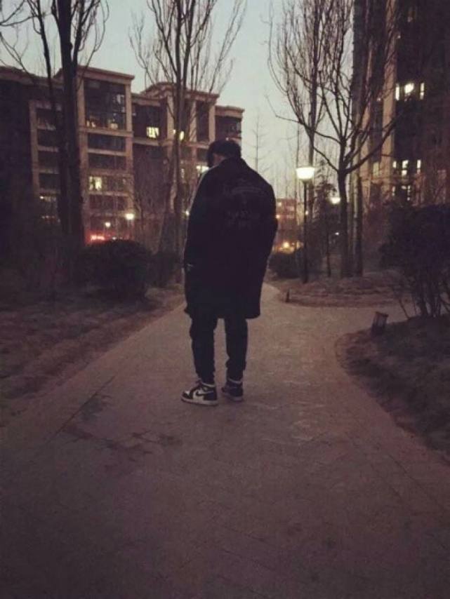 男子手游上充值8000多 女友一怒之下要分手