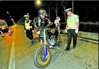 小伙深夜载女友散心被查 宁愿被拘留也不让扣证