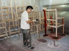 家具厂紧邻居住区 吃饭都是一股漆味儿