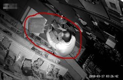 男子钱财输光手机被偷不甘心  于是自己也成了小偷