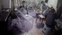 这群男女挤在居民楼做啥 警方把他们一窝端了