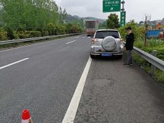 驾龄三天   小伙上高速被罚