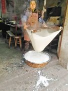 川美教授为6个黄桷坪居民办摄影展