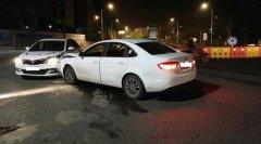 和妻子闹矛盾 他驾车逆行追赶