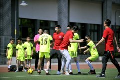 重庆斯威队员进盲校 带领孩子们在运动之中享受阳光和快乐