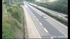 带老伴旅行 老大爷高速路上驾车逆行20公里