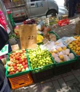 水果商贩写的这些字   看得路人怀疑自己是假的重庆人