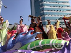 万人空巷  丰都庙会花车巡游火爆