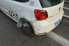 司机因为想冲绿灯出了事