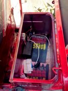 三轮车遭黑手 车锁被撬电瓶被偷