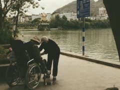 老人将财产全部留给儿子 生病住院却要女儿来负担