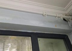 楼上房屋漏水 导致楼下邻居的阳台次卧被浸湿
