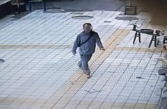 男子以微信换现金为由 骗走商家的钱财和物品