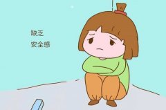 小伙胆小怕事还很懒散 让女友没有安全感更像在照顾未长大的弟弟