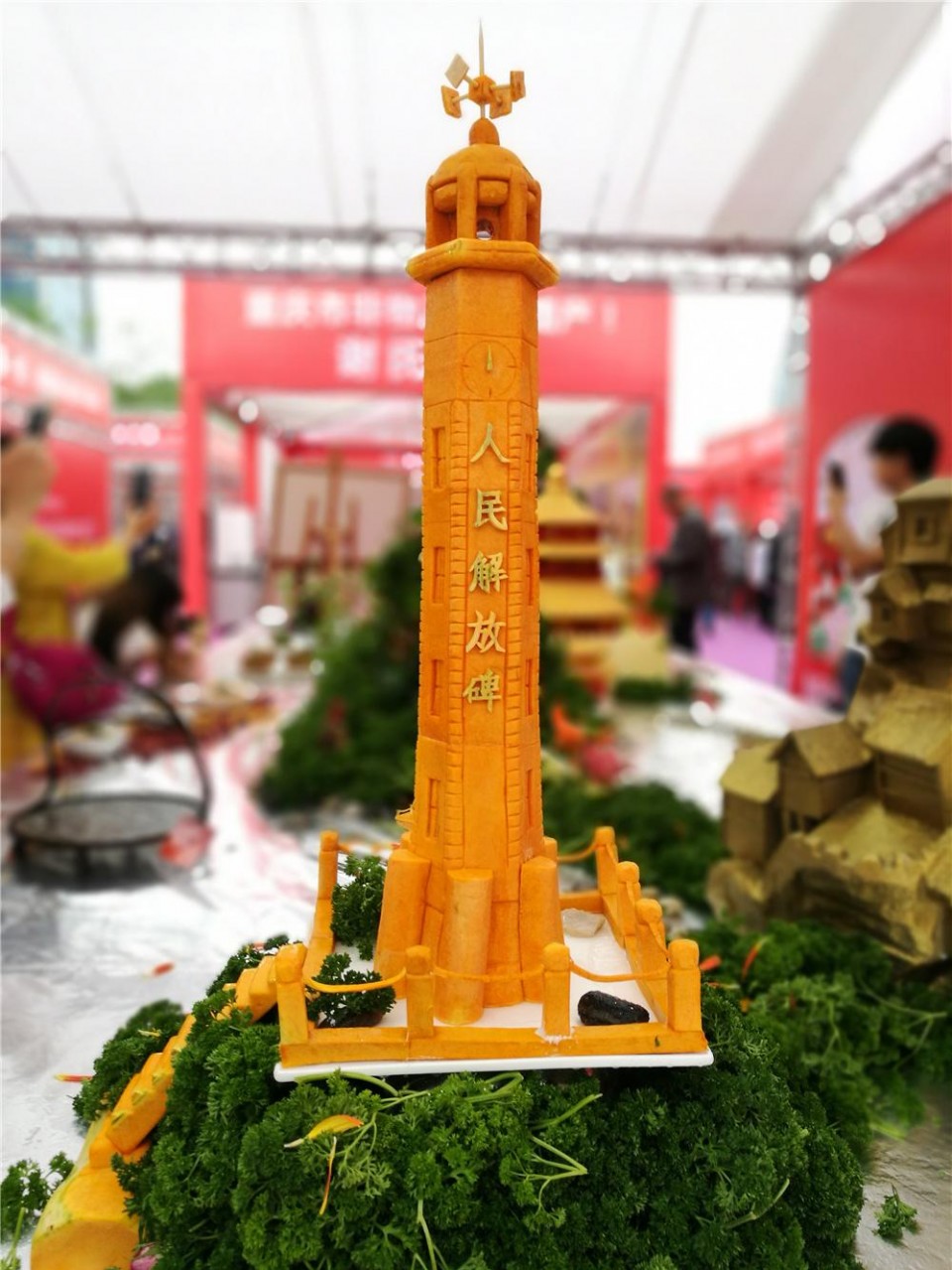 重庆厨师南瓜雕刻出​​解放碑
