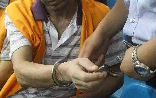 男子赌博输50多万  还全是挪用公司的钱