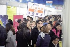 重庆现奇葩职业 给酒店挑刺把脉年薪30万起