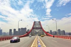 重庆艳阳高照恍若盛夏