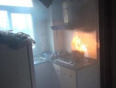 煲着汤没关火出门 差点烧了熟睡的同居室友