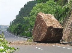 大石滑落 万州分水至高粱段双向管制