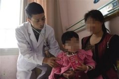 女孩吃虾患肺吸虫病