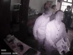 30多岁＂啃老女＂炒股亏十多万 自残逼父母拿钱还债