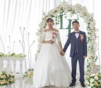 结束6年爱情长跑 “尿毒症情侣”婚礼现场洒泪