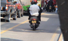 重庆一交巡警办案时遭遇聋哑人 画图加手语化解问题