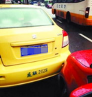 重庆一女儿赌气开车回家追尾出租车