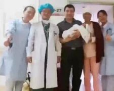 重庆二胎孕妇车库内发作 就地分娩只用了6分钟