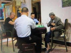 民警着警服打麻将？原来是为了救人