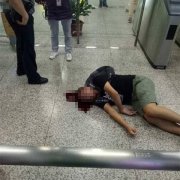重庆一男子轻轨站突然倒地头部流血 原因竟是突发癫痫
