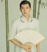 王源摆脱稚气拍中国风写真 化身优雅型男