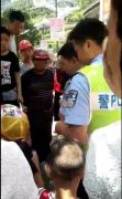 重庆奉节一出租车撞伤男孩后逃逸 市民：请出来向孩子道歉
