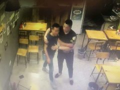 重庆江北一面馆凌晨被砸事件有新进展：肇事男子主动道歉