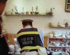 游客好奇触碰陶器 拿起观赏时裂了谁负责