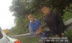 重庆高速上现两人一车一狗 只为寻外婆