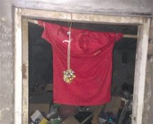 小伙半夜练弹弓让人无法入睡