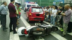 两轮电动车追尾 赔钱又损车