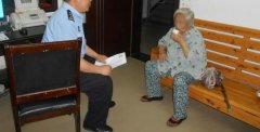 八旬老人上错公交 警民联手帮助老人找到回家路