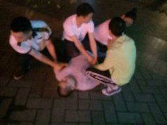 和女友吵架 男子酒后划伤9车