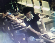 重庆一男子网吧通宵打游戏 睡醒手机不翼而飞
