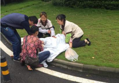 重庆一孕妇在草坪上分娩 保洁阿姨保安齐帮忙