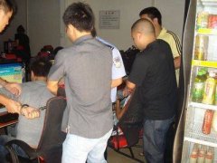 重庆一“老赖”躲巨额欠款三年 为过网瘾一小时落网