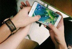 夫妻酷爱打游戏 因游戏吃醋吵架还打架