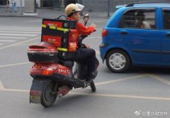 外卖哥注意啦！送餐时必须戴头盔