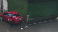 男子入室拎包各种盗窃  “黑白”作案仍难逃天网