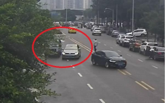 重庆一男子酒后上马路斗车 撞了车还遭罚款