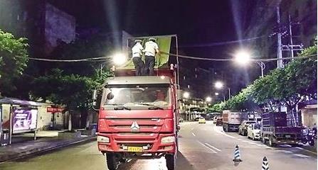大货车挂断80斤重电缆线