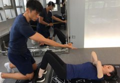 重庆妹蒋勤勤晒健身照 年过四十身材依旧好